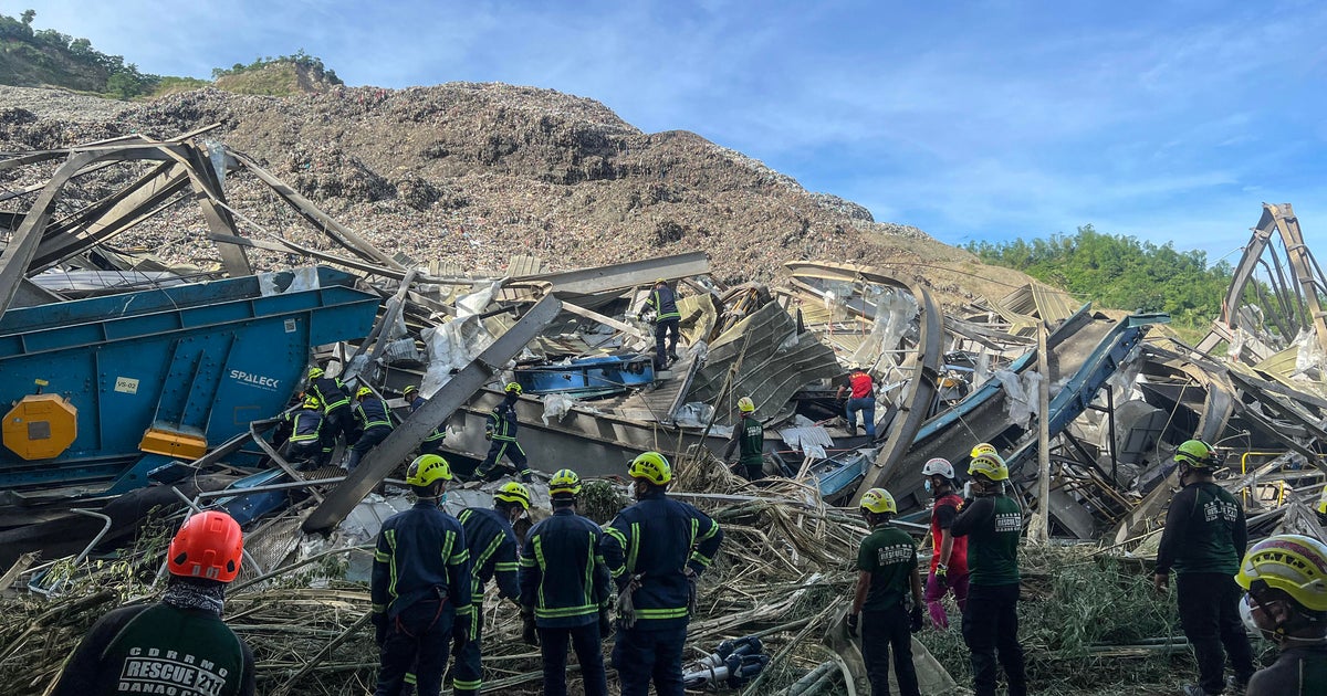 Спасителните работници издириха в петък десетки хора затрупани под планина