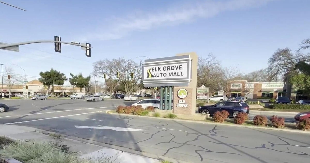 Elk Grove officer injured in crash near Elk Grove Auto Mall