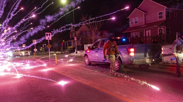 Clashes erupt in Minneapolis after Federal Agents involved in a shooting incident 