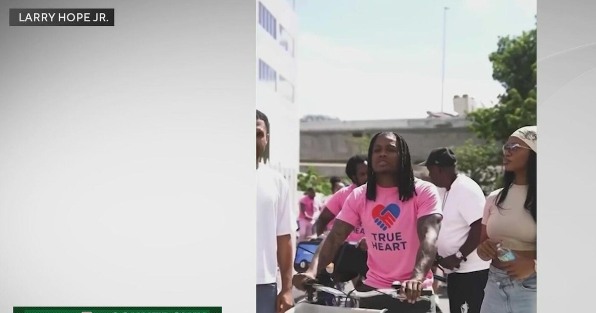 Former Hurricanes, Dolphins player raffling off big prizes to help community ahead of CFP title game