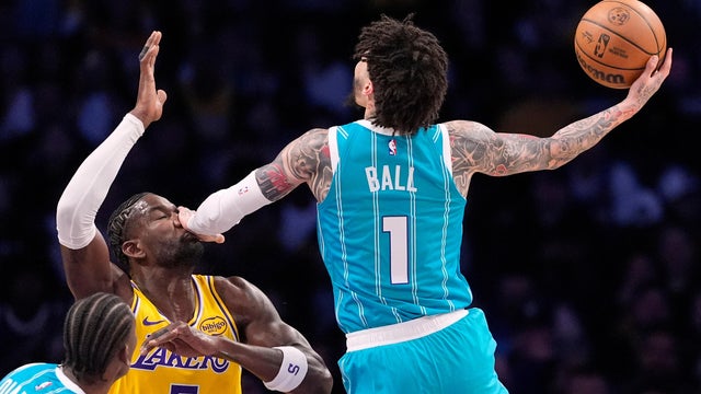 APTOPIX Hornets Lakers Basketball 