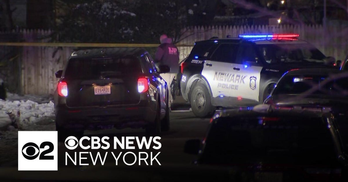 1 dead, 1 injured in Newark police shooting