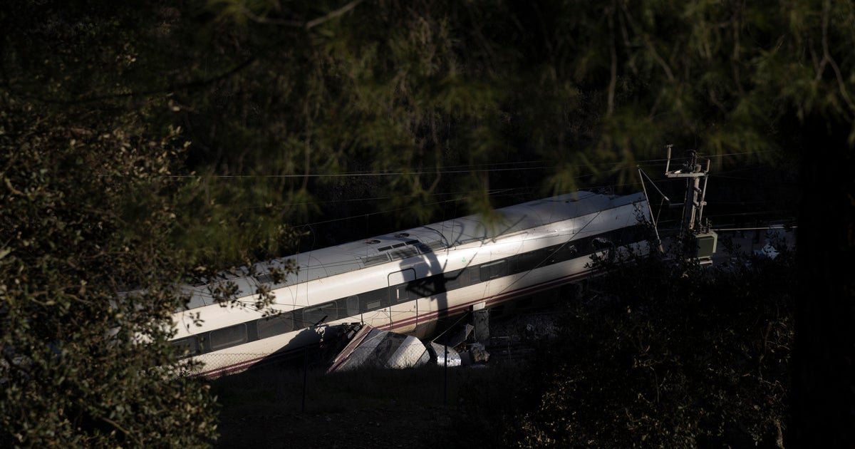Испания започна тридневен национален траур във вторник за 41 души
