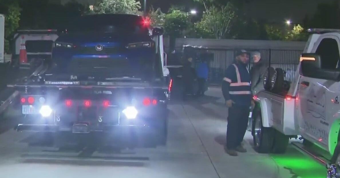 Game day traffic snarls Miami Gardens as cars towed from Walmart near Hard Rock Stadium