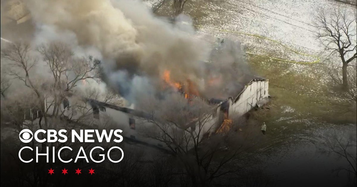Fire crews battle blaze at Ford Heights church - CBS Chicago
