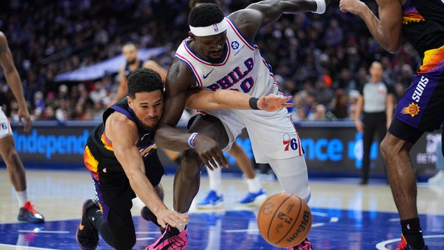 Suns 76ers Basketball 