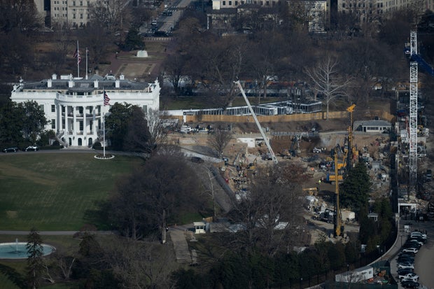 TOPSHOT-US-POLITICS-WHITE HOUSE-BALLROOM 