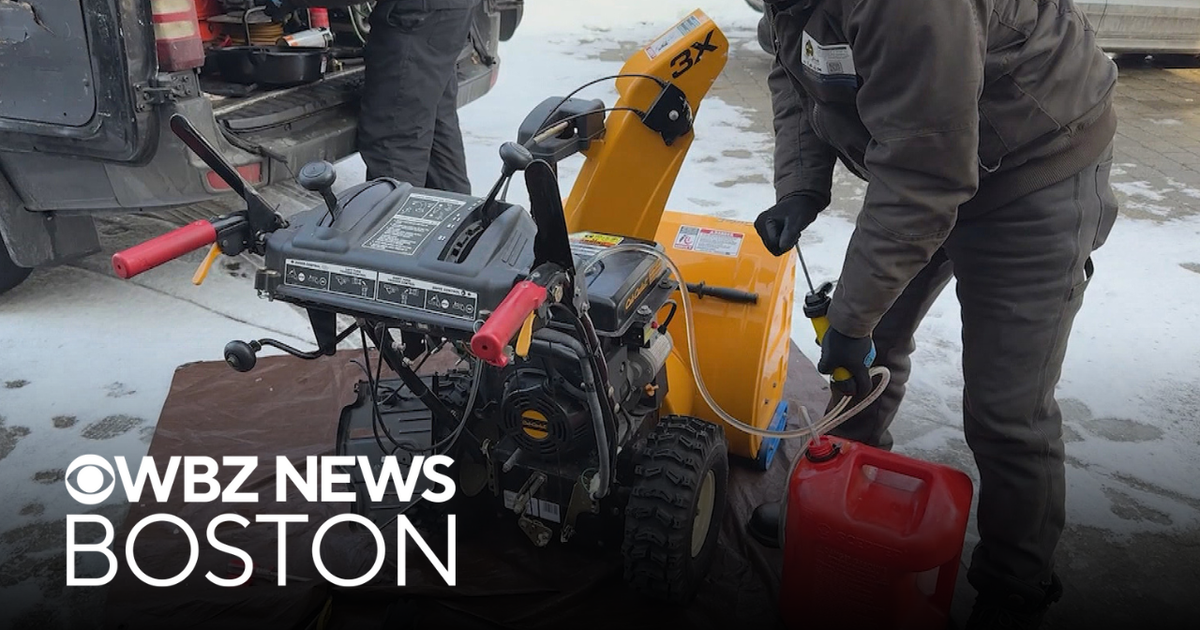 Mobile repairman busy fixing snowblowers in Mass. ahead of weekend storm