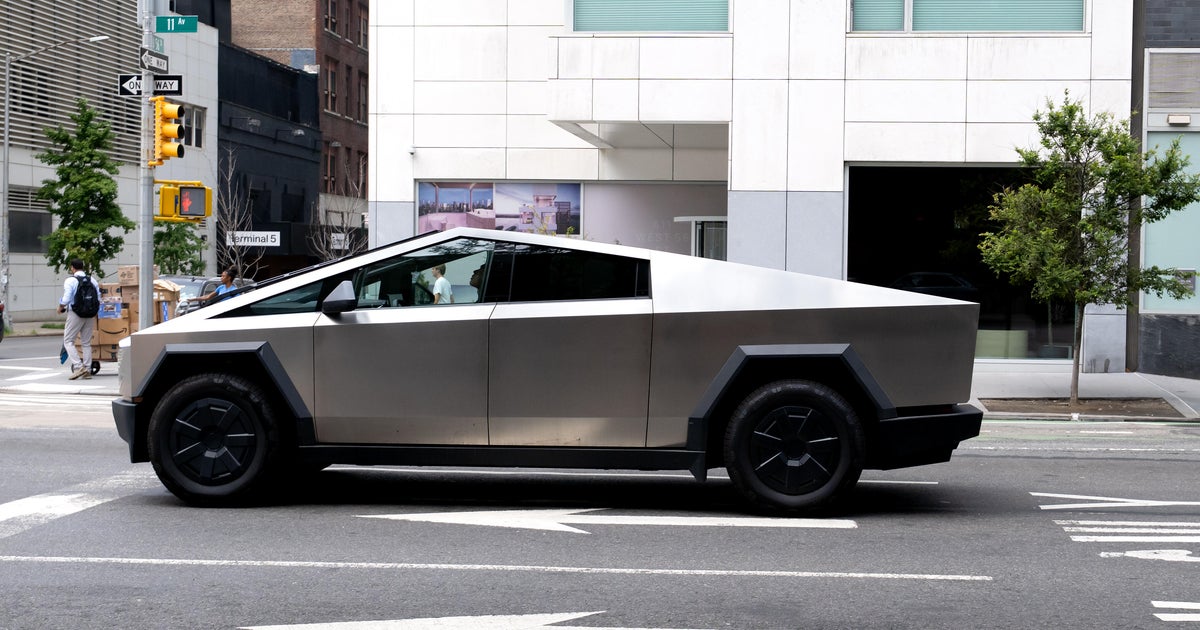 Продажбите на Tesla Cybertruck се сринаха с 48% през 2025 г.