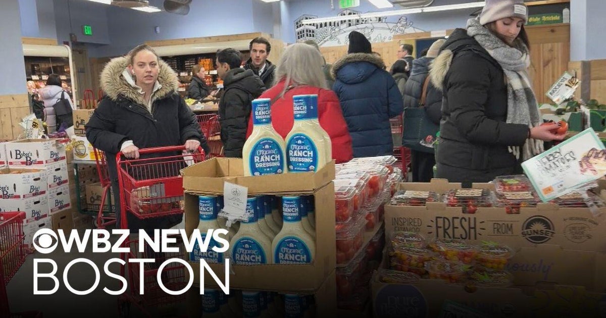 Shoppers scramble for supplies ahead of winter storm in Boston