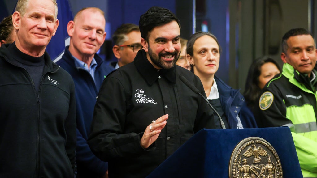 Video shows NYC Mayor Mamdani help dig a van out of the snow in Brooklyn