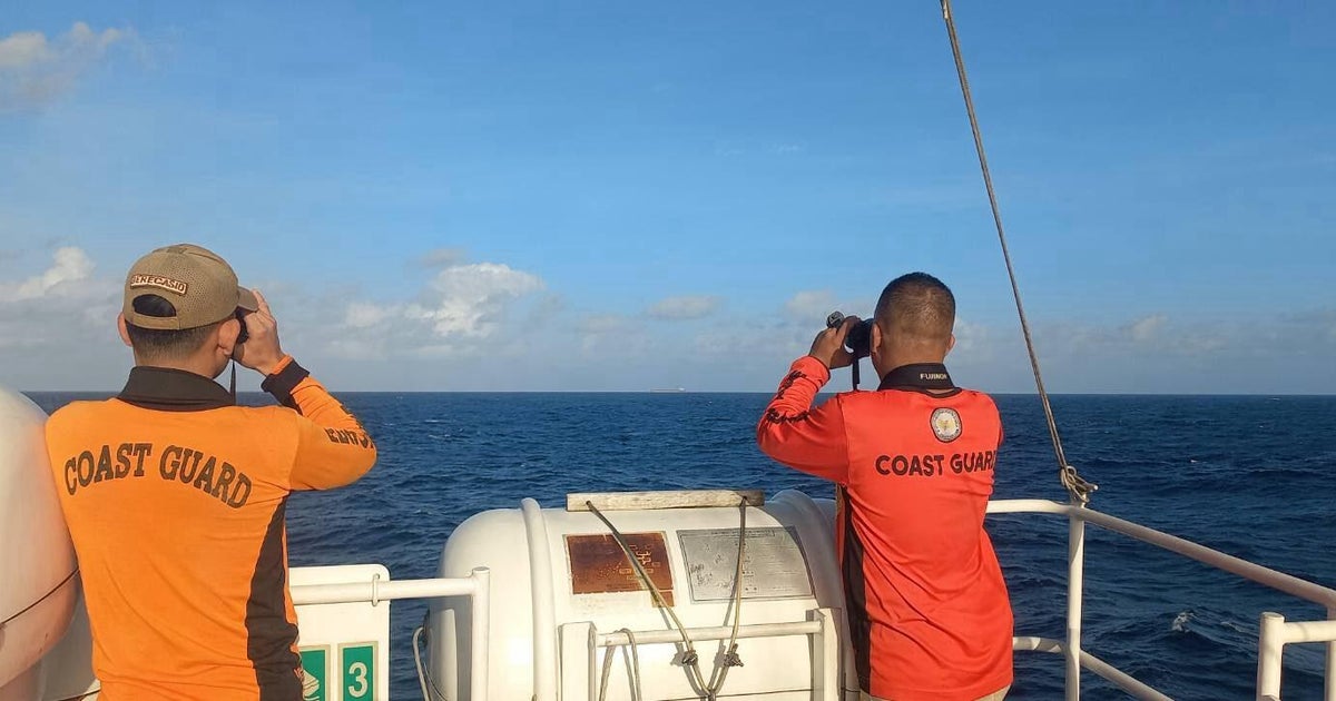 Ферибот с повече от 350 души на борда потъна в