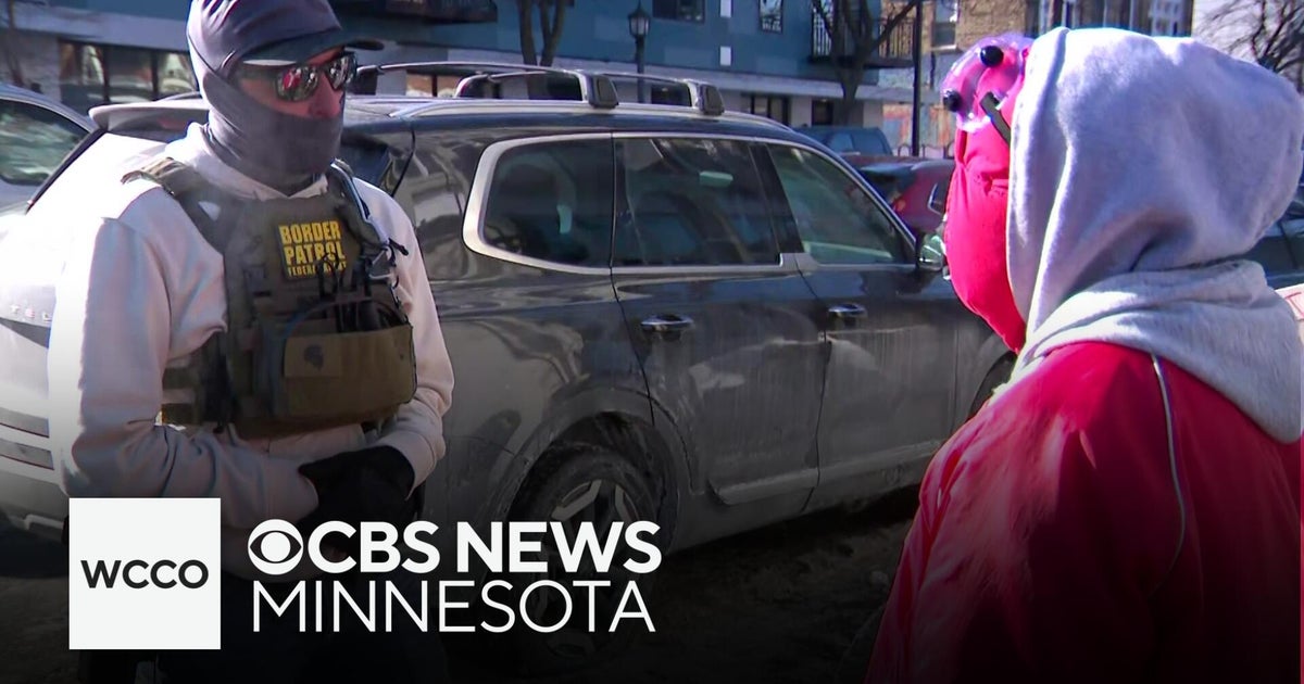 Protester shares dialogue with federal agent after fatal shooting of Alex Pretti