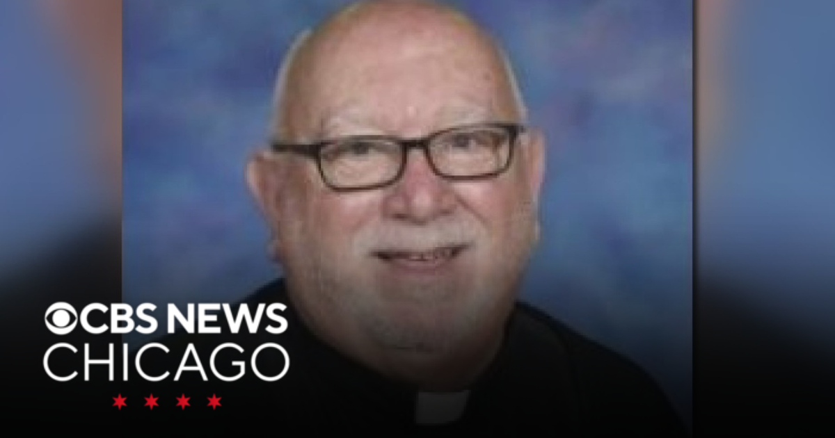 Chicago priest cleared of wrongdoing, returning to ministry