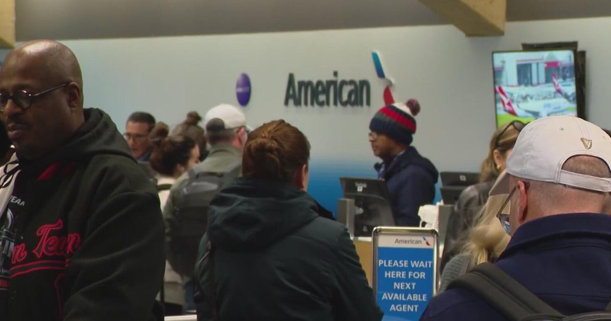 Hundreds of flights cancelled at DFW - CBS Texas