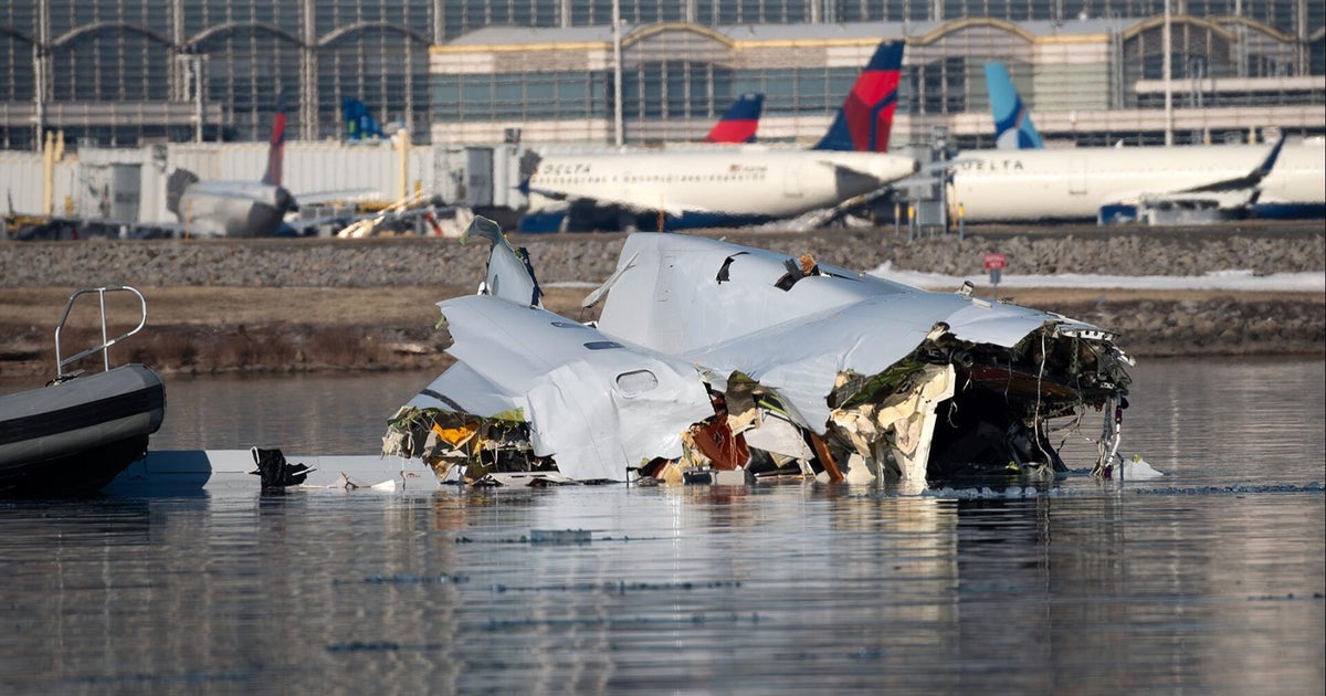 "Systemic failures" led to 2025 deadly midair crash near Washington, D.C., NTSB chair says