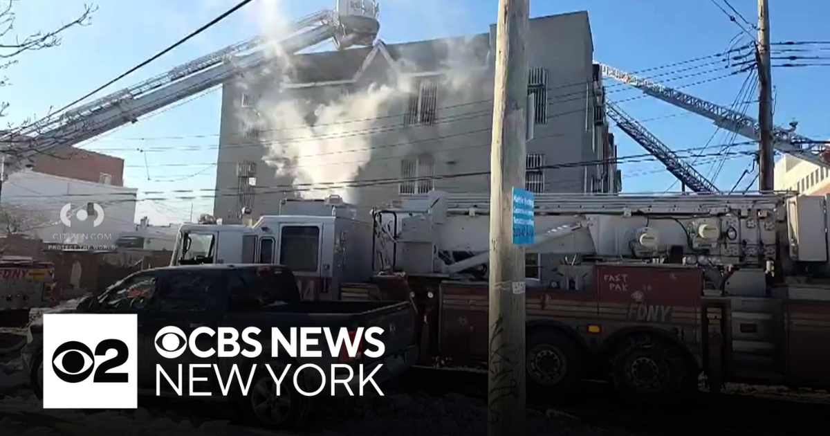 8 injured after fire in Borough Park, Brooklyn - CBS New York