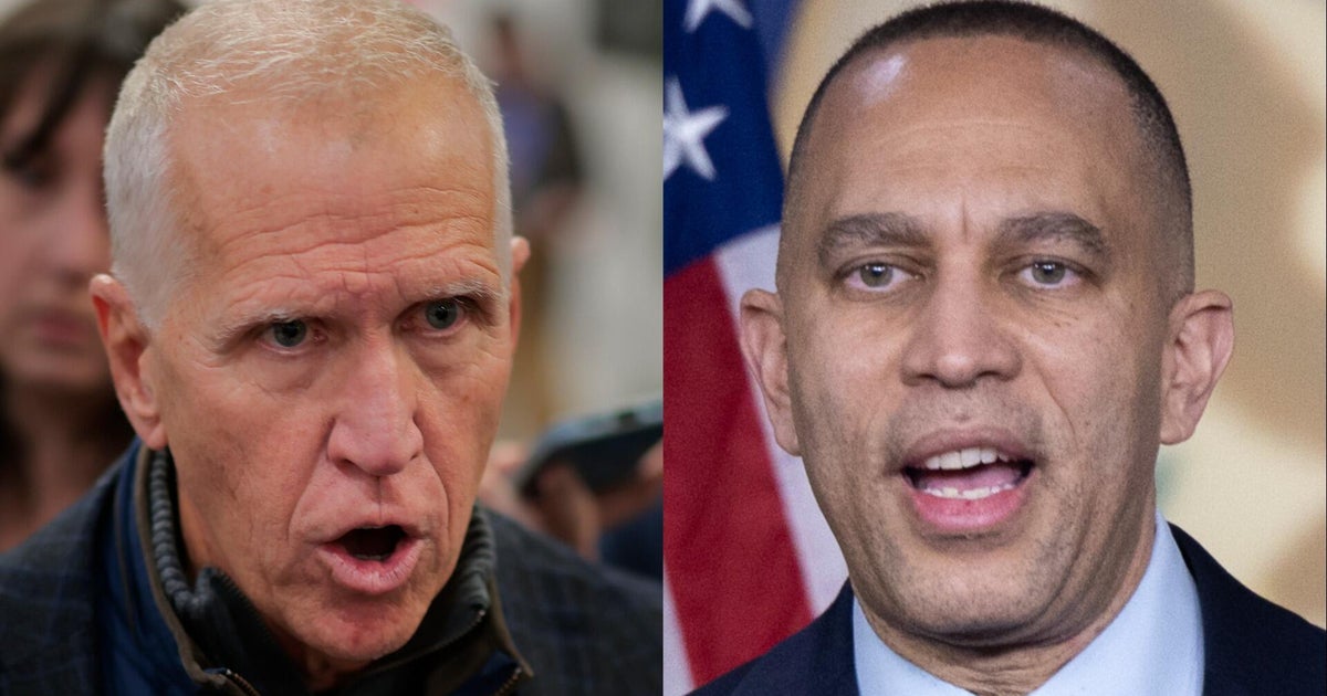 2 Republicans call for Noem to step down, Democrats' impeachment threats emerge