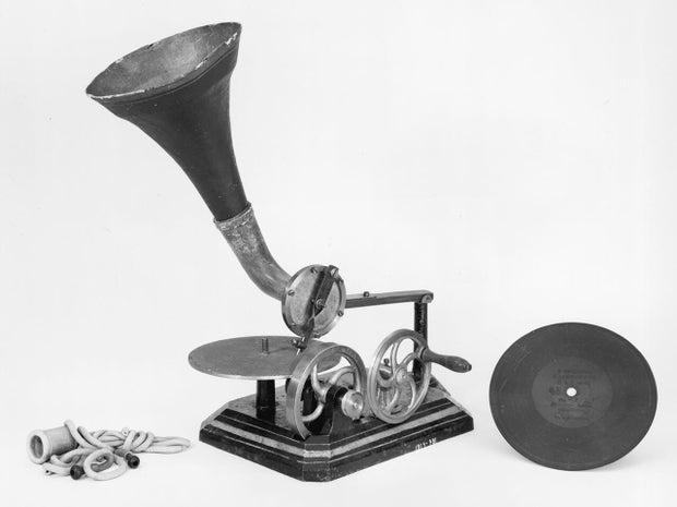 Antigo gramofone berlinense. 
