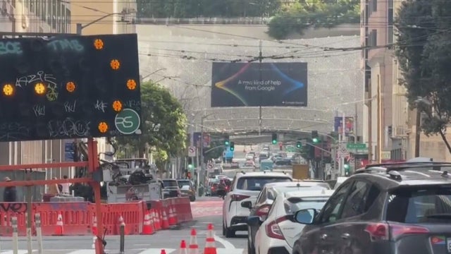 Vehicles on a city street 