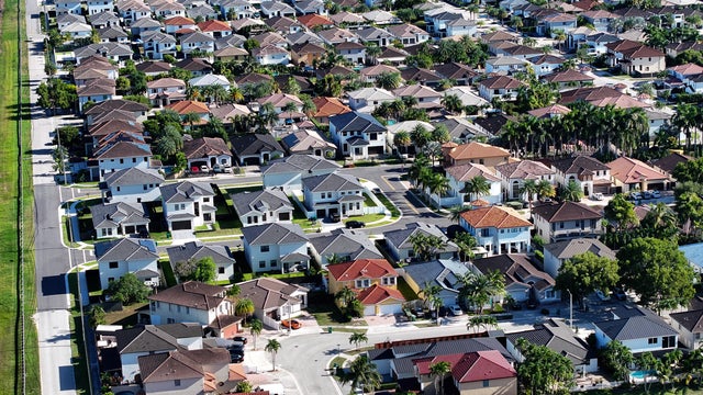 Florida Real Estate Market Slows Down, Condos And Houses Sit Unsold And Prices Drop 
