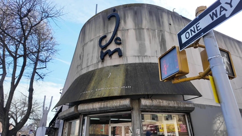 Jamaica Colosseum Mall prepares to close as Queens remembers the beloved after-school hangout