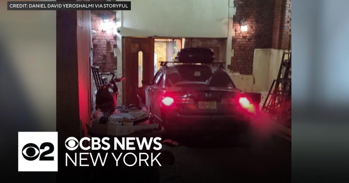 Hate crime investigation underway at Chabad headquarters in Brooklyn ...