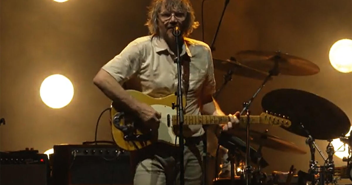 Джеф Туиди е издал повече от две дузини записи в