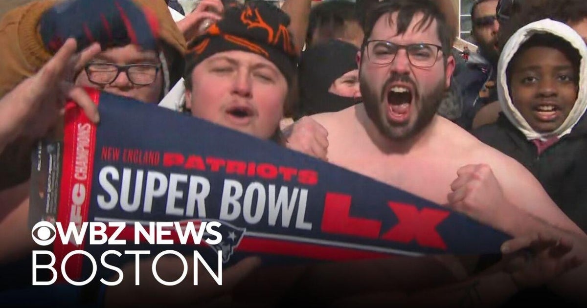 Patriots fans go shirtless on freezing day at Gillette Stadium Super Bowl rally