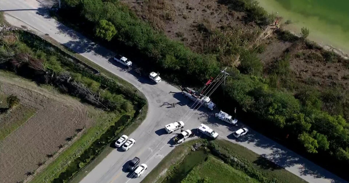 1 dead, 2 injured when car crashes into Miami-Dade canal, sheriff’s office says