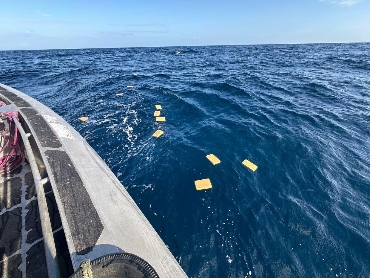 Boat crew tosses 115 kilos of cocaine in Pacific while fleeing navy ...