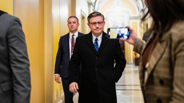 ICE Raids Fight Complicates House Vote, Risking Longer Shutdown 