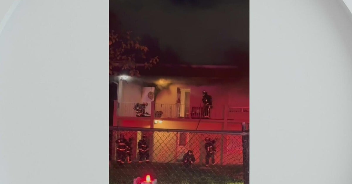 Investigation underway after Hollywood apartment fire displaces residents