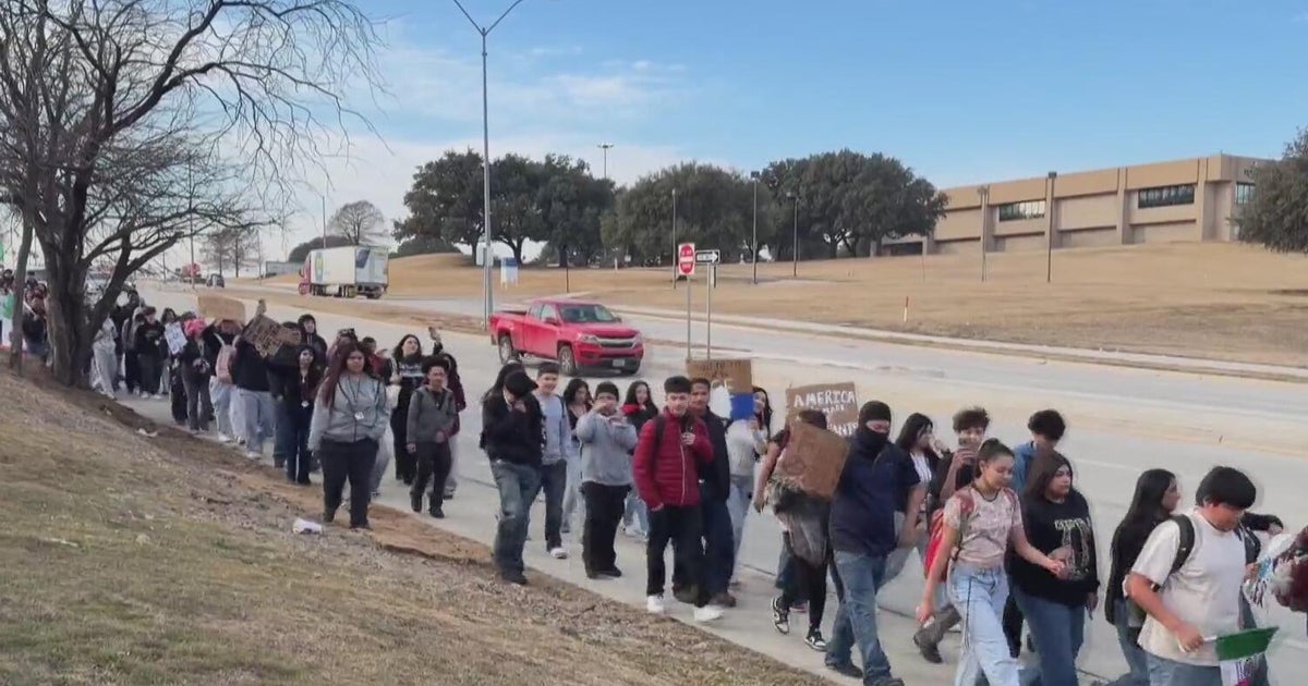 Dozens of North Texas high school students stage a walkout to protest ...