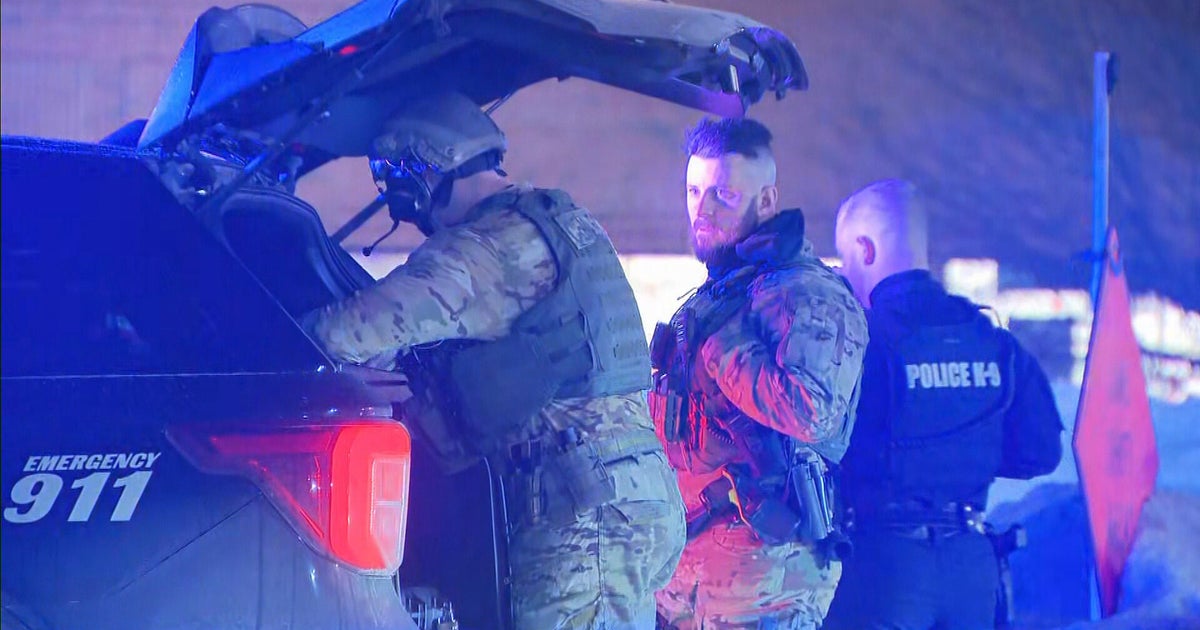 SWAT officer wounded, suspect dead after shooting in Spencer, Massachusetts