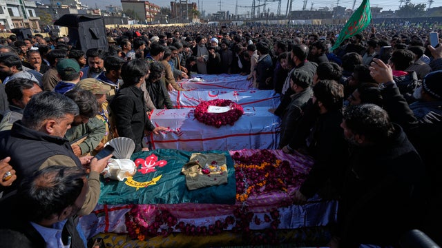 APTOPIX Pakistan Shiite Mosque Blast 