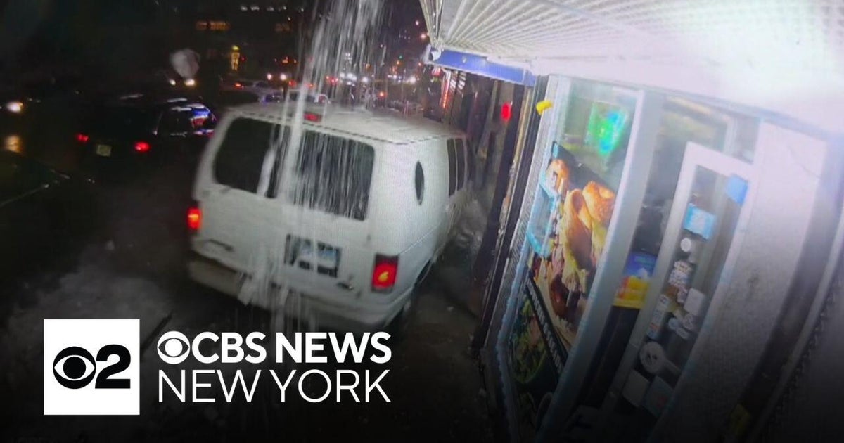 Man charged with DWI after striking 2 pedestrians in the Bronx, police say