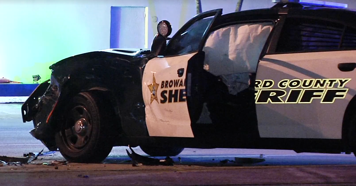 Broward deputy receives minor injuries after hit-and-run driver hits vehicle twice