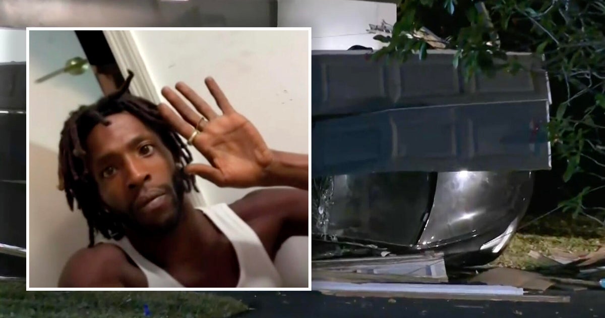 Memphis rapper ILOVEMEMPHIS, famous for his viral hit “Hit the Quan,” faced a dramatic arrest after Florida SWAT officers responded to a tense standoff at his home.