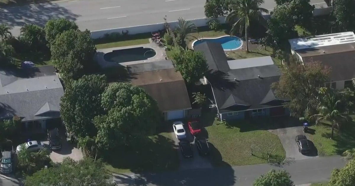 Police investigate a stabbing in Fort Lauderdale home