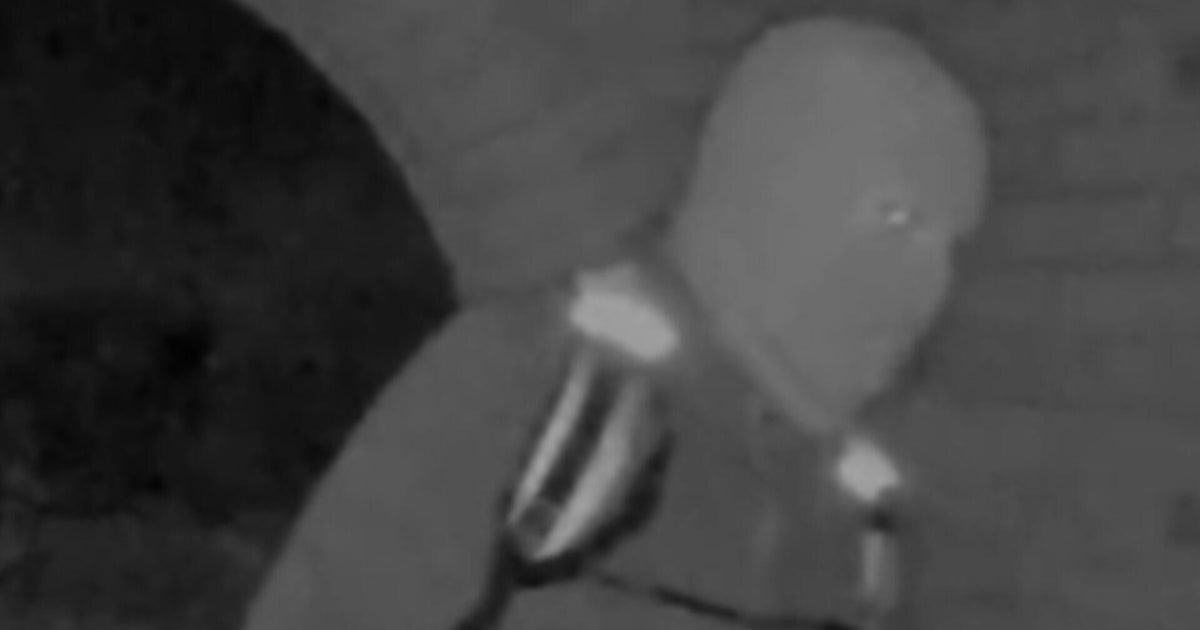 Former FBI special agent on what stands out in footage of masked person outside Nancy Guthrie’s home