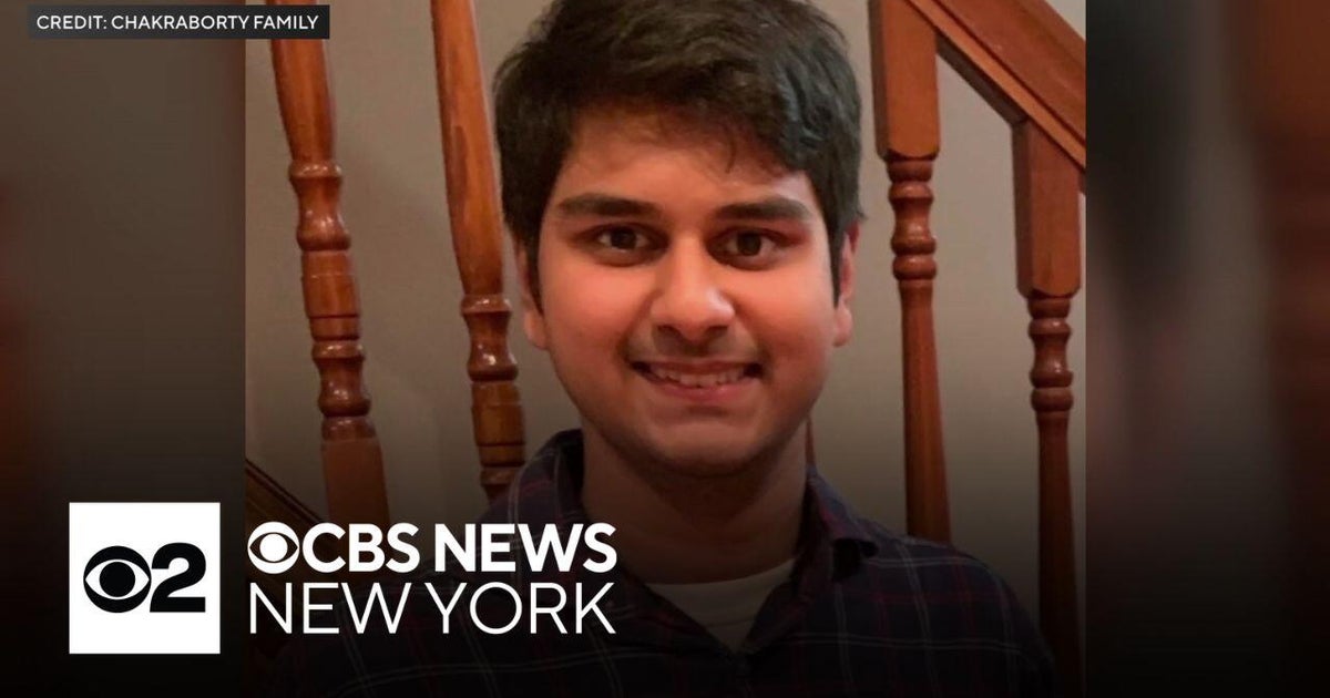 Queens man who was shot by NYPD charged with attempted assault - CBS ...