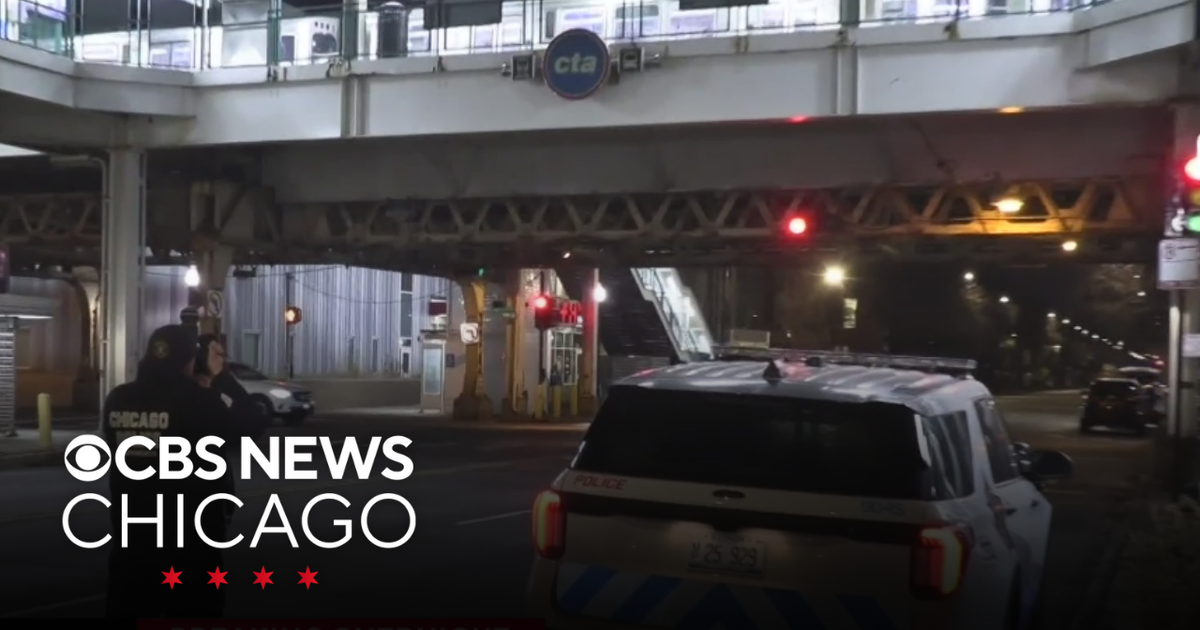 Man stabbed in face while riding CTA Green Line train - CBS Chicago