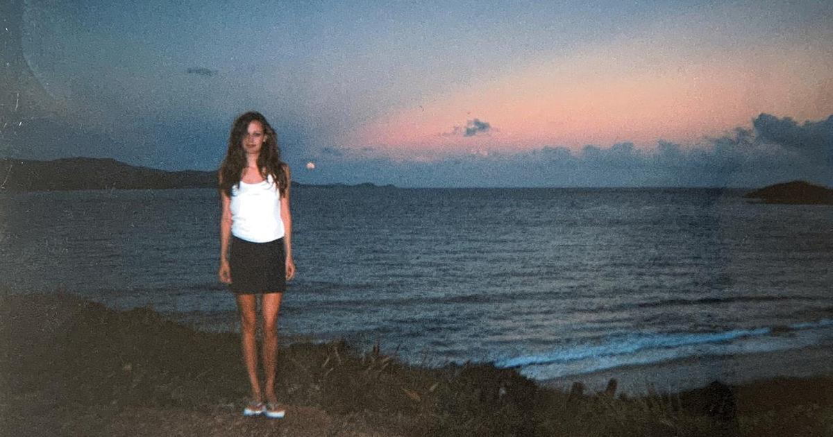 Жулиет Брайънт, оцеляла от Епщайн, казва, че е била трафикирана от Южна Африка и скоро осъзнала, че това „не е възможност за моделиране, аз бях отвлечена.“