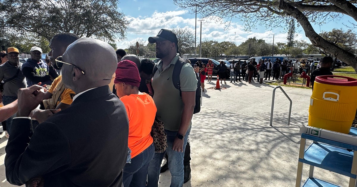 Hundreds of Haitian TPS holders line up in North Miami for driver’s license help after judge’s order