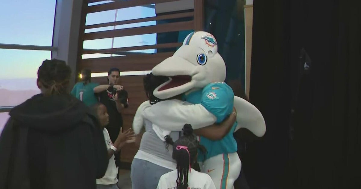 Miami Dolphins host 8th annual ‘Delivering Hope’ event