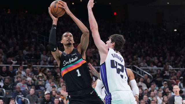 Kings Spurs Basketball 