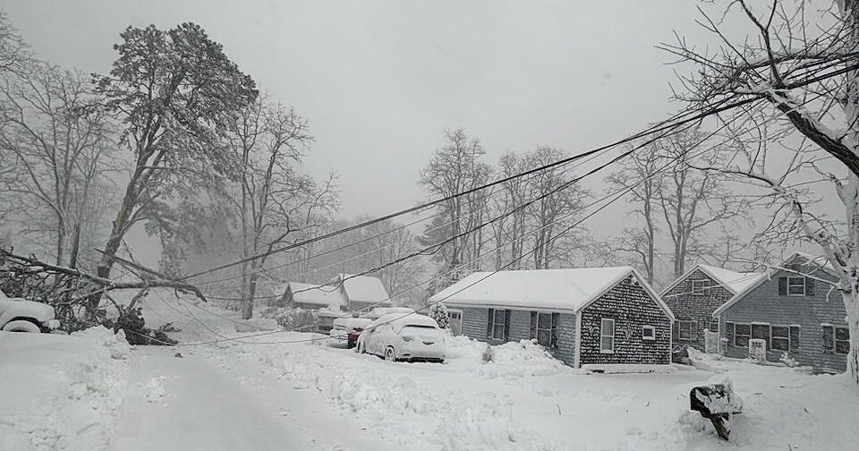 Power outages in Massachusetts leave more than 285,000 in the dark