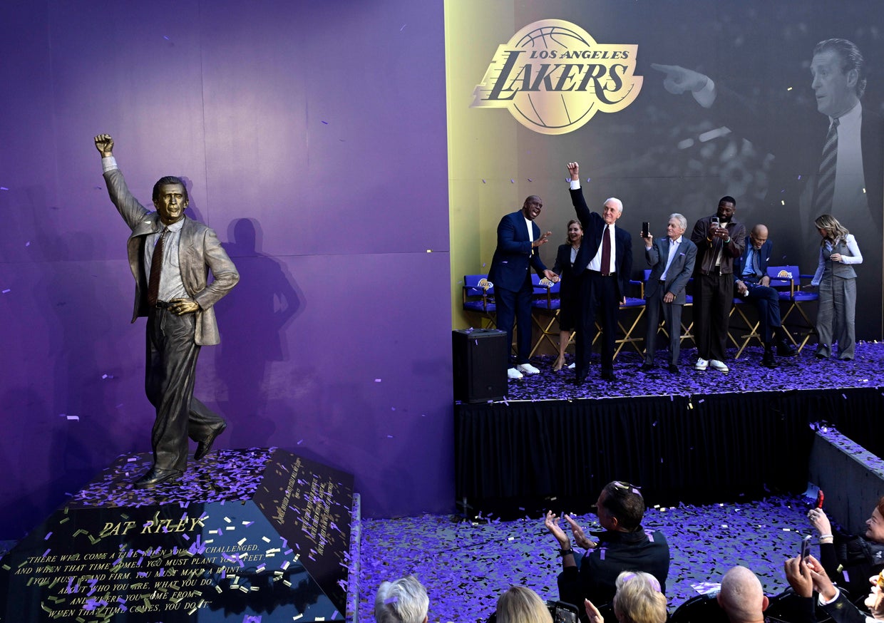 Statue of Pat Riley, mastermind of Lakers' Showtime era, unveiled ...