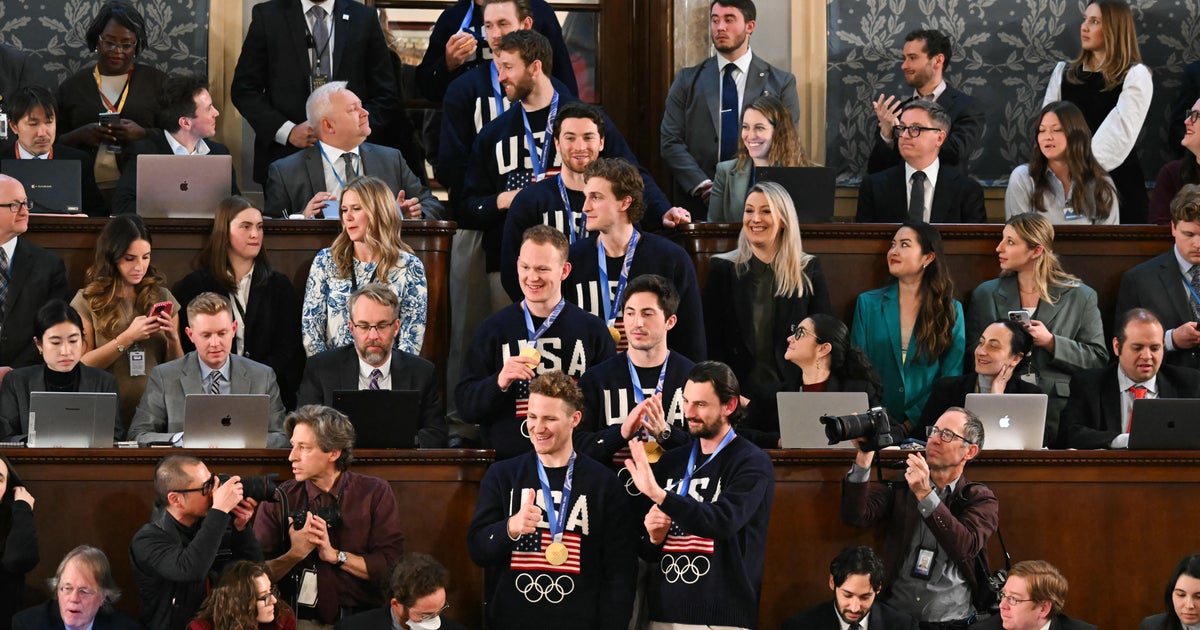 Gold medal-winning men's hockey team honored at State of the Union